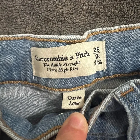 Light Wash High Rise Straight Jeans SIZE 25 SHORT - Picture 2 of 6